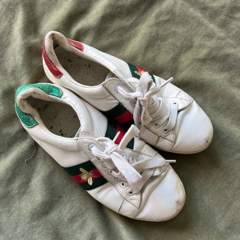 Women sneakers, old if anyone interesting in the brand
